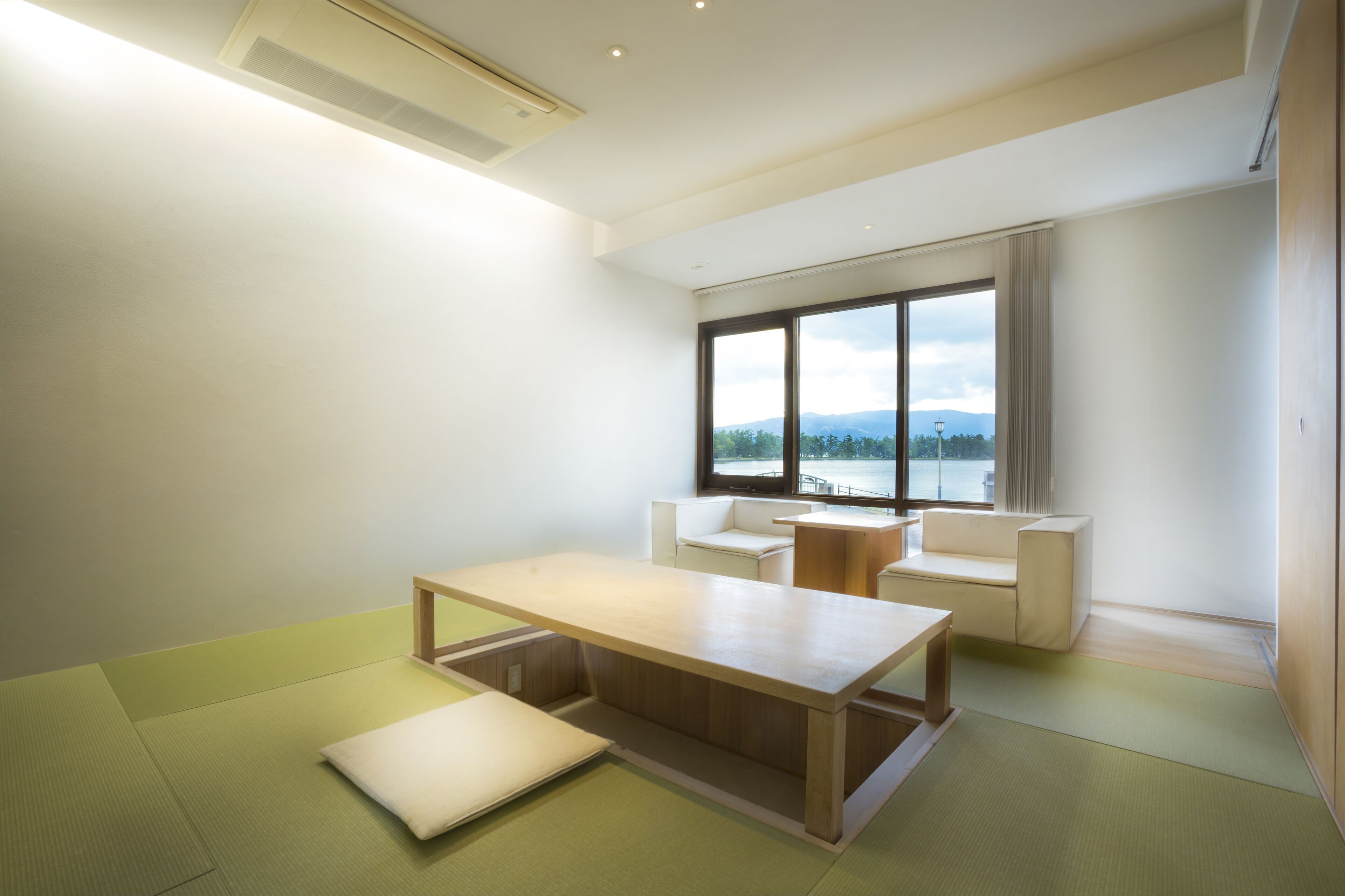 Habitación tradicional (Japanese Western 2F, ages 12+ only) | Ropa de cama de alta calidad y minibar 