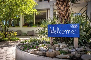 Vista frontal de la propiedad