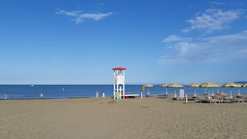 Una spiaggia nelle vicinanze