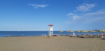Una playa cerca, 5 bares en la playa