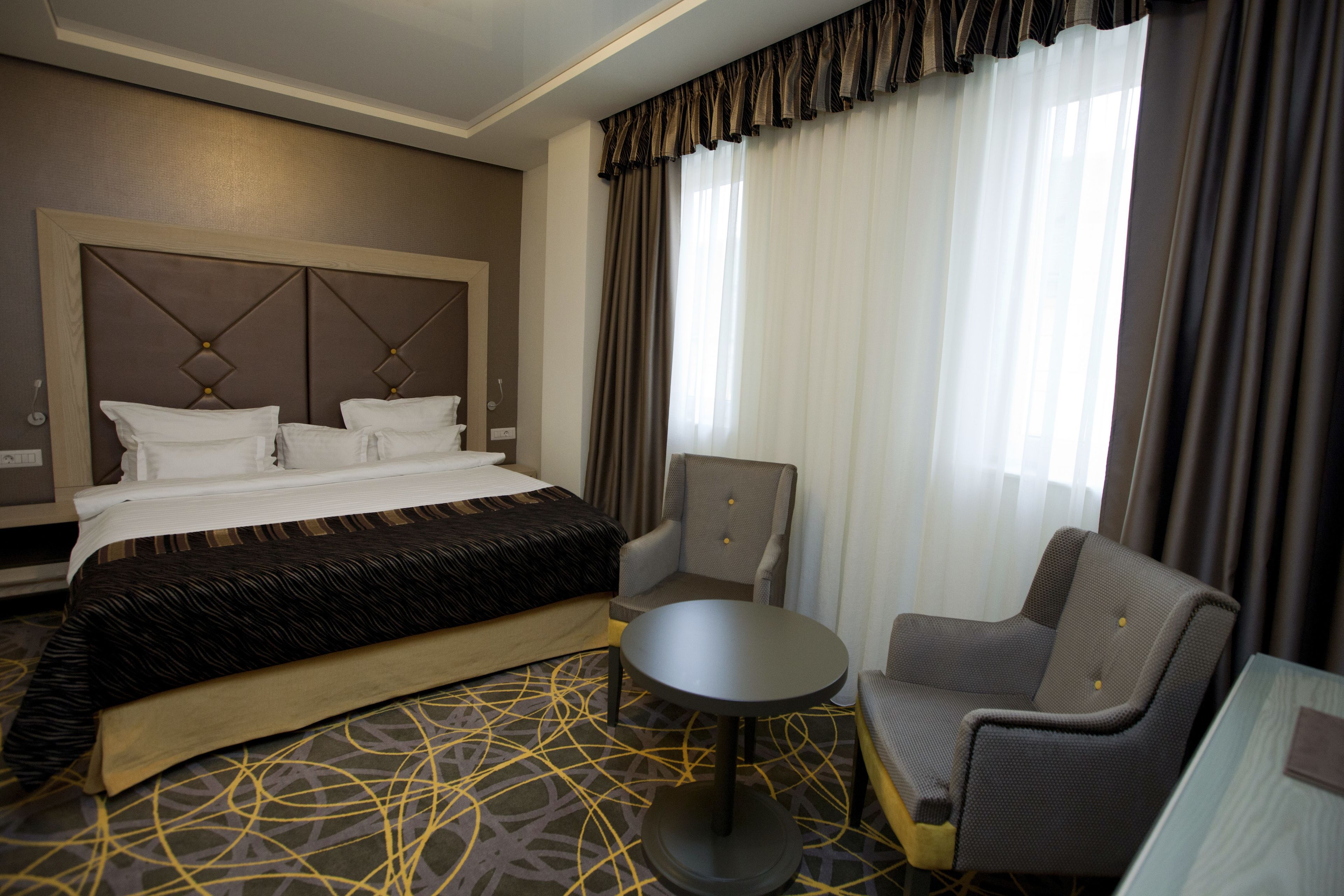 minibar, in-room safe, desk, rollaway beds