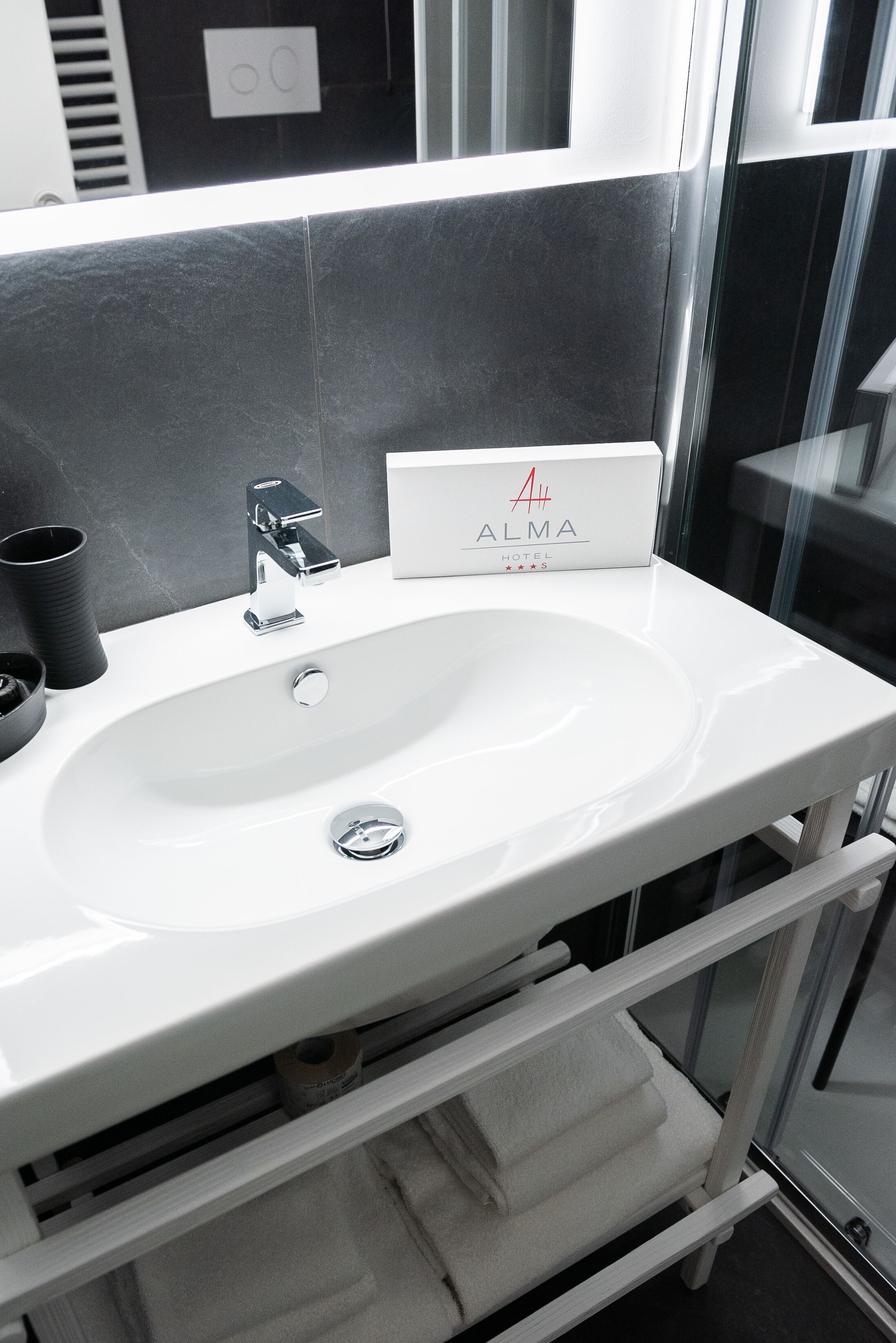 shower, rainfall showerhead, free toiletries, hair dryer