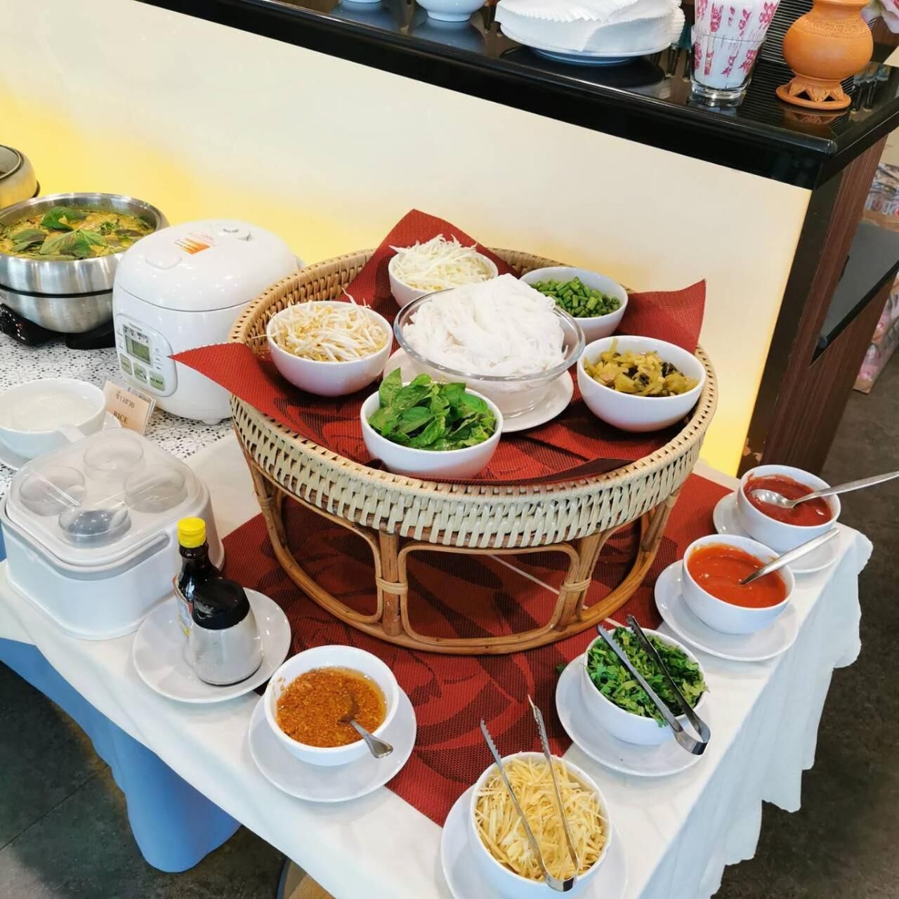 Breakfast, lunch, dinner served; Thai cuisine 