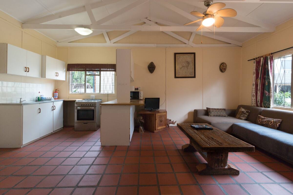 Chalet, 2 chambres | Aire de séjour | Téléviseur à écran plat