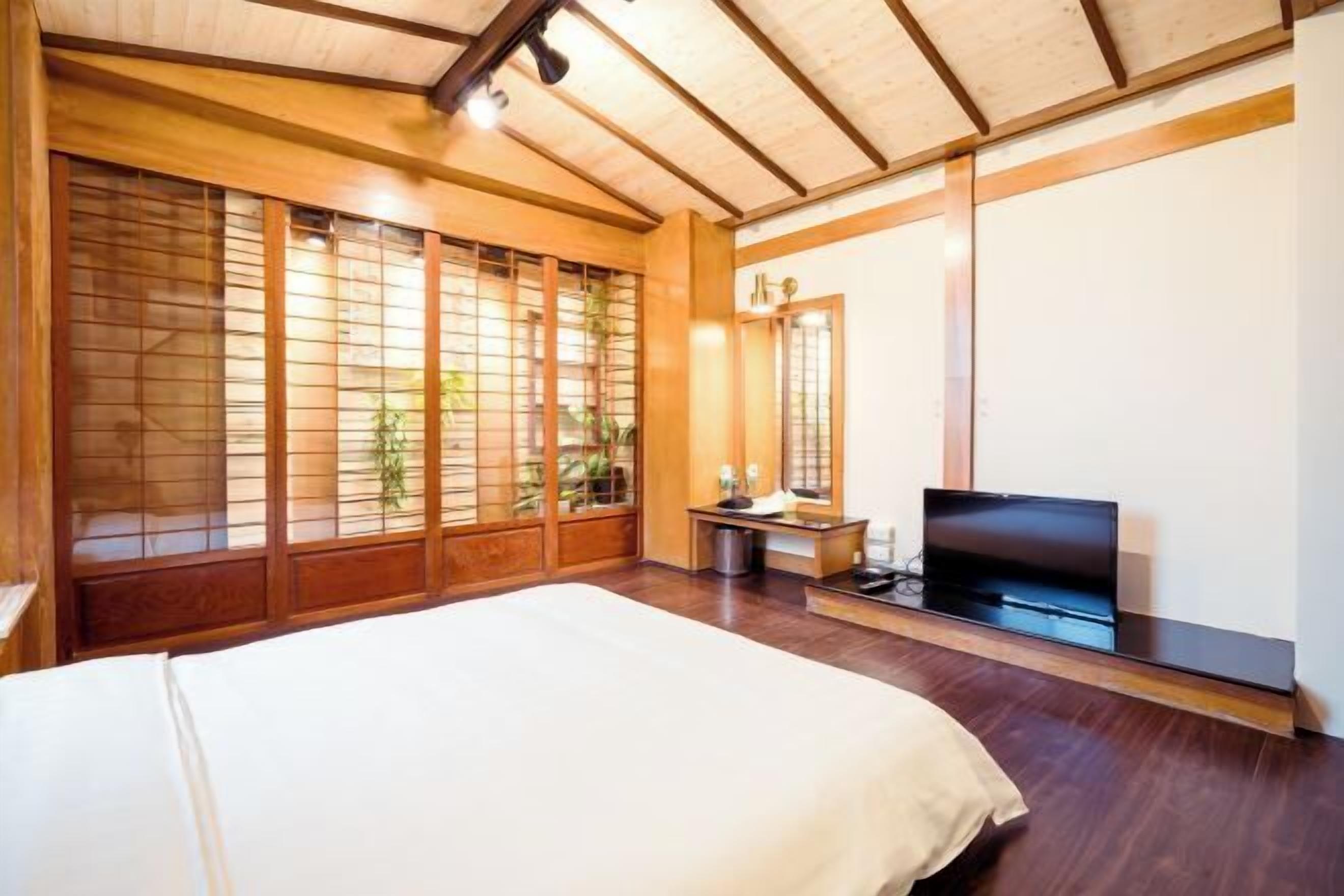 Decoración personalizada, muebles diferentes y escritorio 