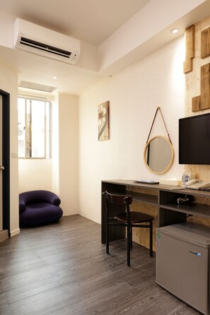 Business Double Room (R508) | Individually decorated, individually furnished, desk, laptop workspace - Tainan Inn (Tainan)