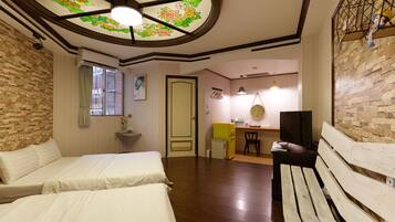 Classic Quadruple Room (R288) | 1 bedroom, individually decorated, individually furnished, desk