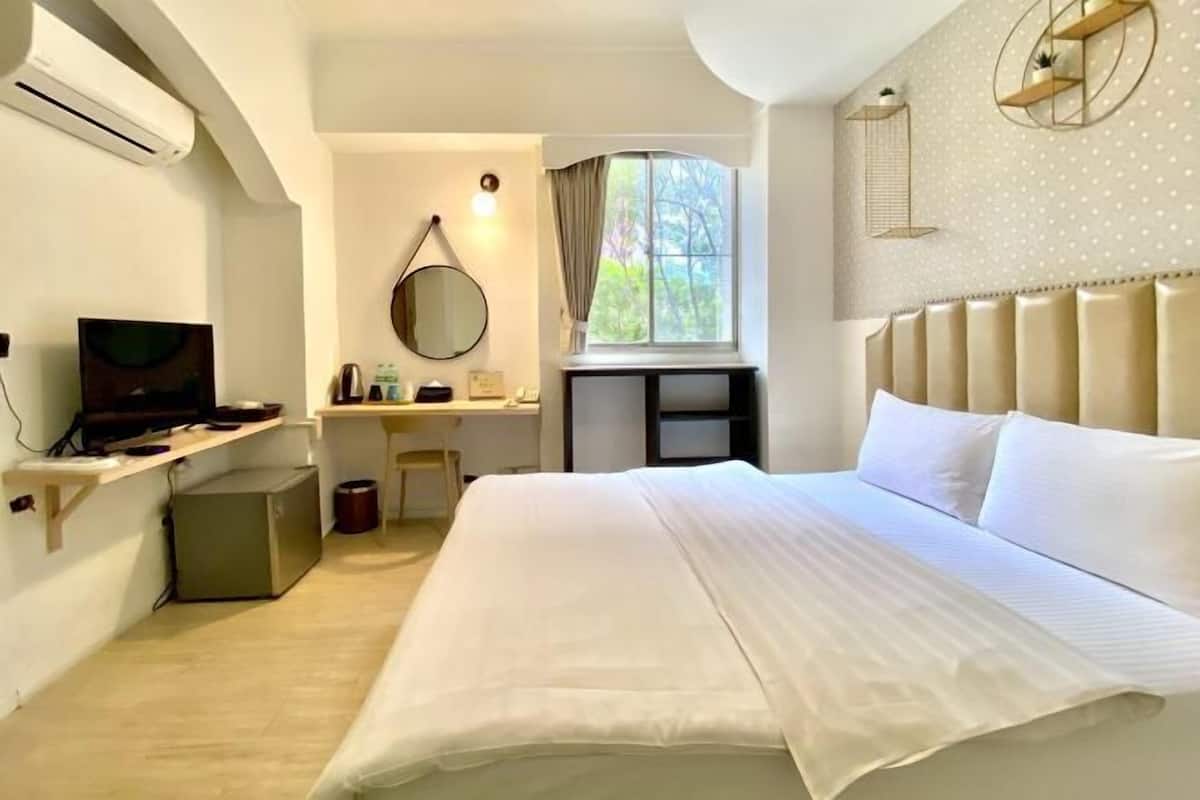 Individually decorated, individually furnished, desk, laptop workspace