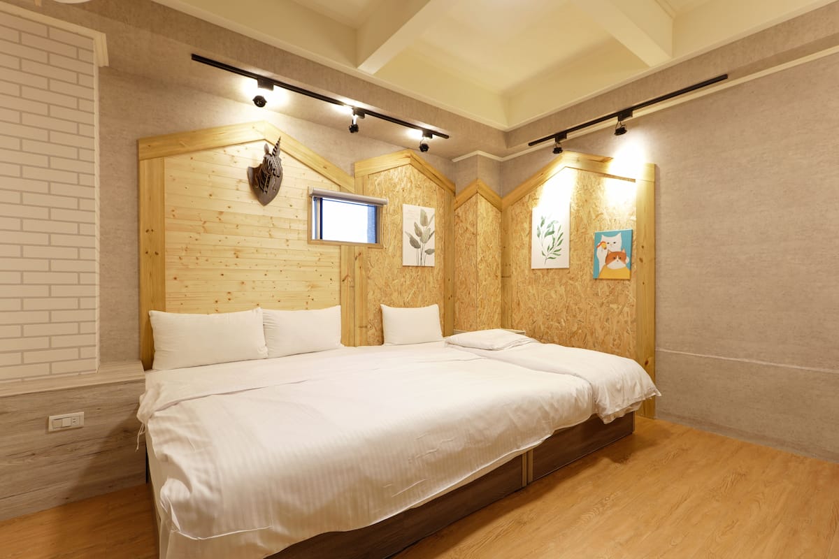 Kamar Triple Ekonomi (R566) | 1 kamar tidur dan didekorasi berbeda-beda