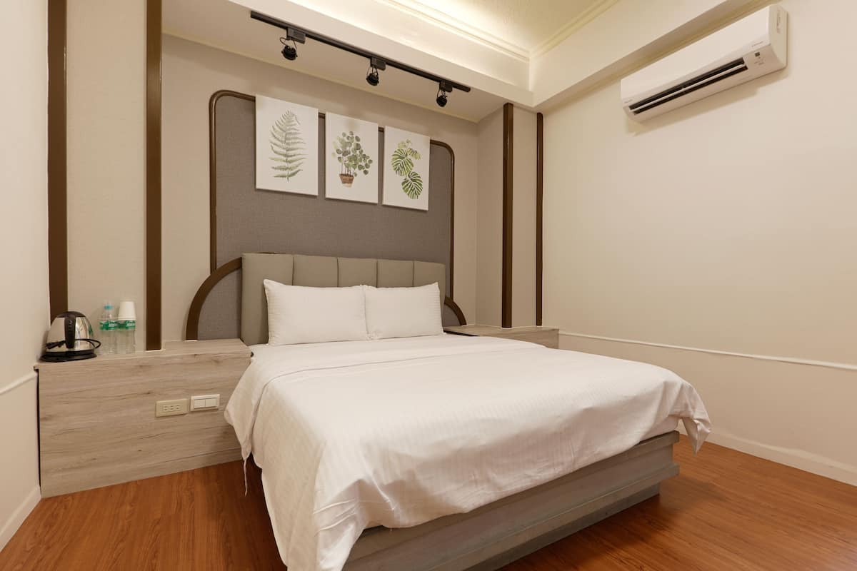 Kamar Double Basic (R308) | 1 kamar tidur dan didekorasi berbeda-beda