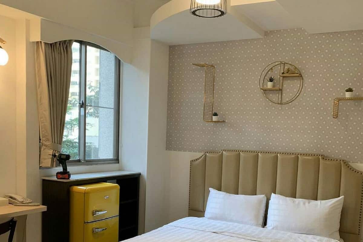 Kamar Double Ekonomi (R303) | 1 kamar tidur dan didekorasi berbeda-beda