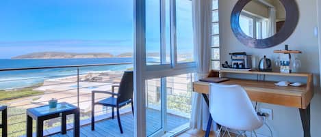 Chambre supérieure double, 1 chambre, vue sur la plage | Balcon