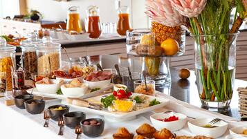 Bao gồm bữa sáng buffet