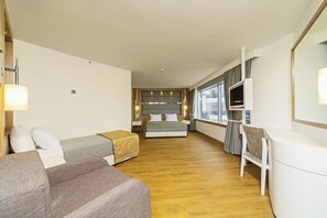Svit - hörn | Sängtillbehör av högsta kvalitet, minibar, gratis wi-fi och sängkläder