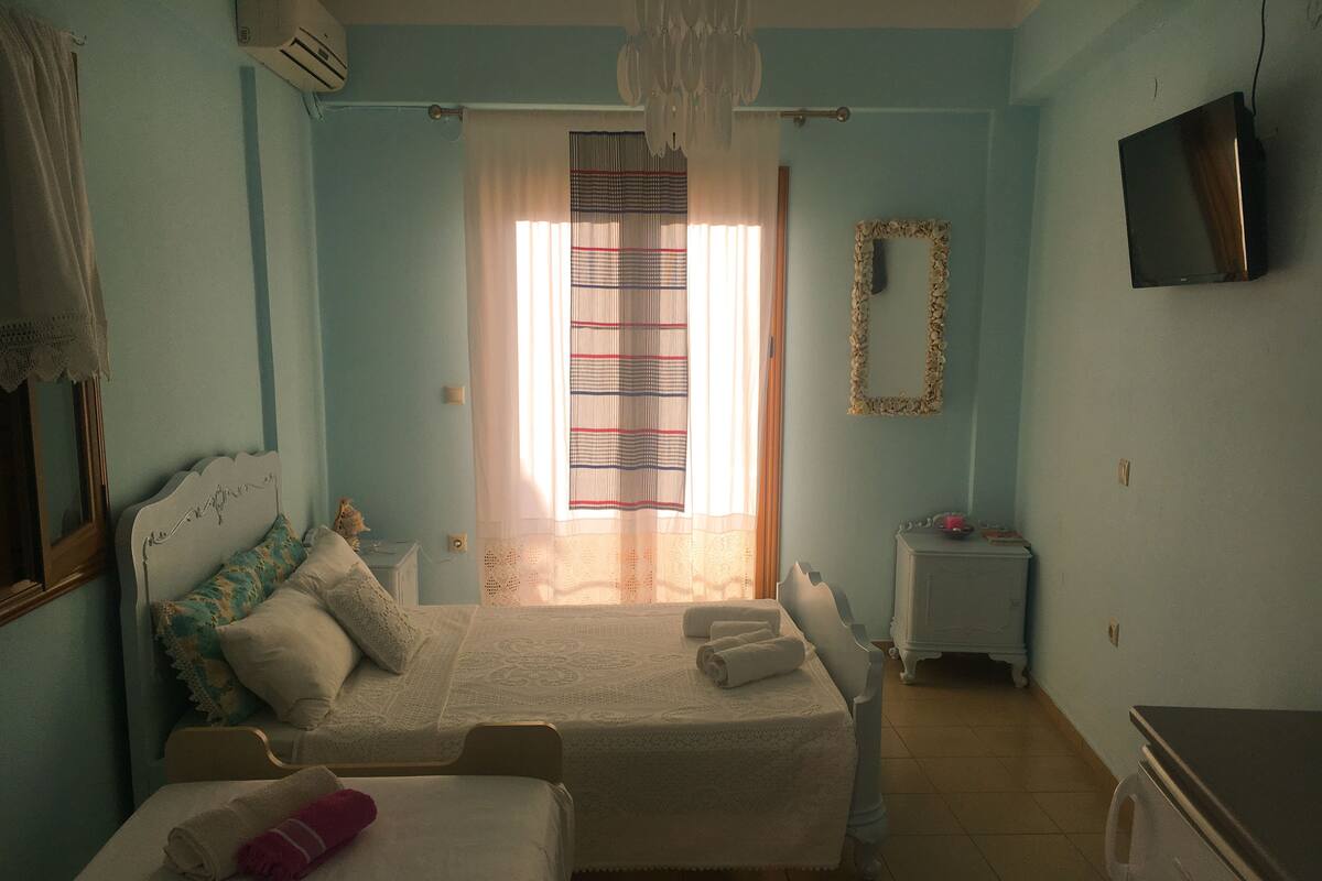 Sistema de insonorización, cunas y camas plegables/adicionales