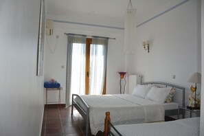 Apartment, 1 Bedroom | Soundproofing, cots/infant beds, rollaway beds, free WiFi