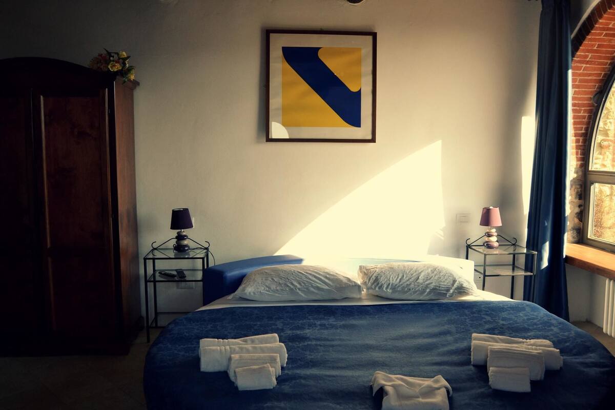 Rollaway beds, free WiFi