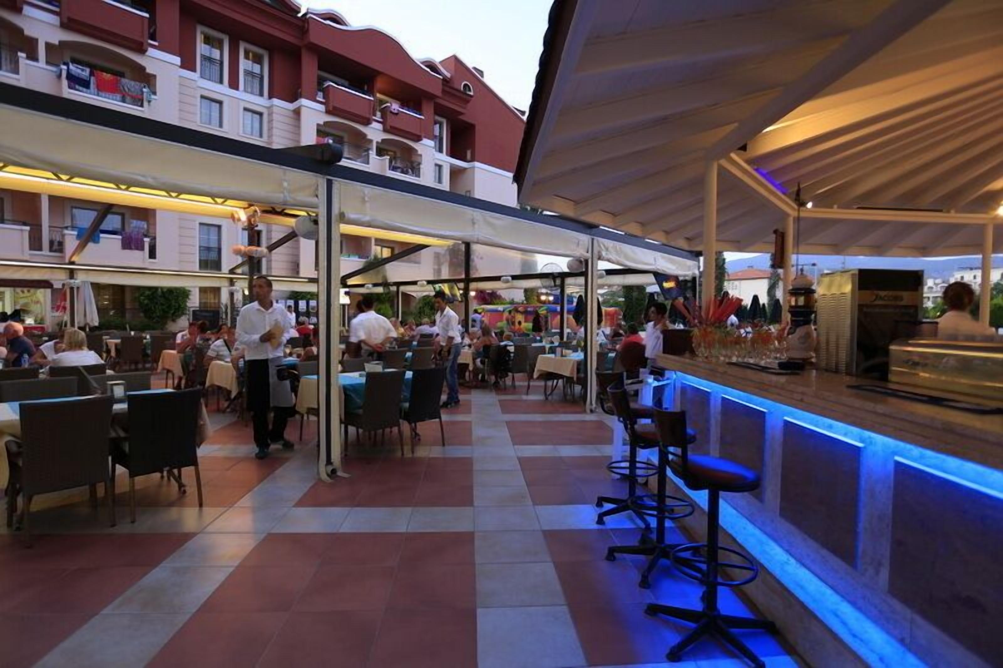 breakfast, lunch, dinner served; international cuisine