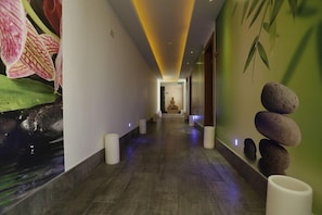 Sauna, jakuzi, buhar odası, hamam, 3 bakım odası, manikür ve pedikür 