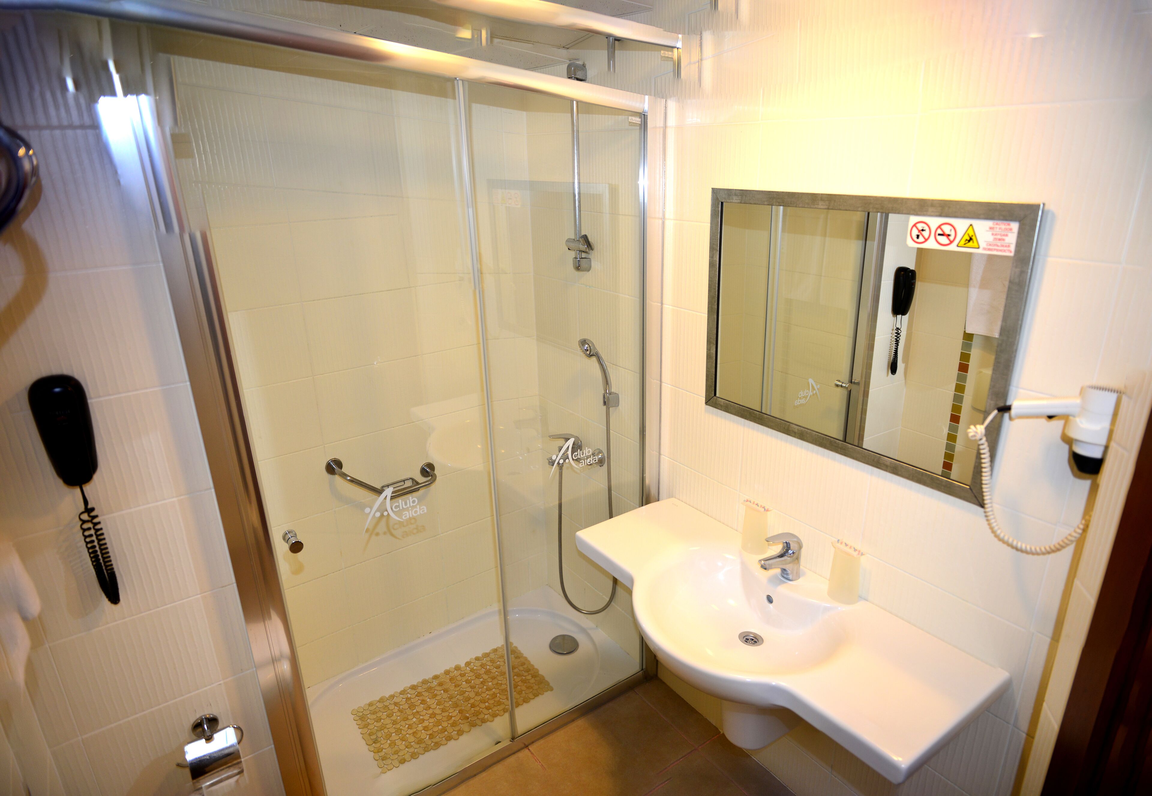 apartment, 1 bedroom | bathroom | combined shower/bathtub, hair dryer, towels