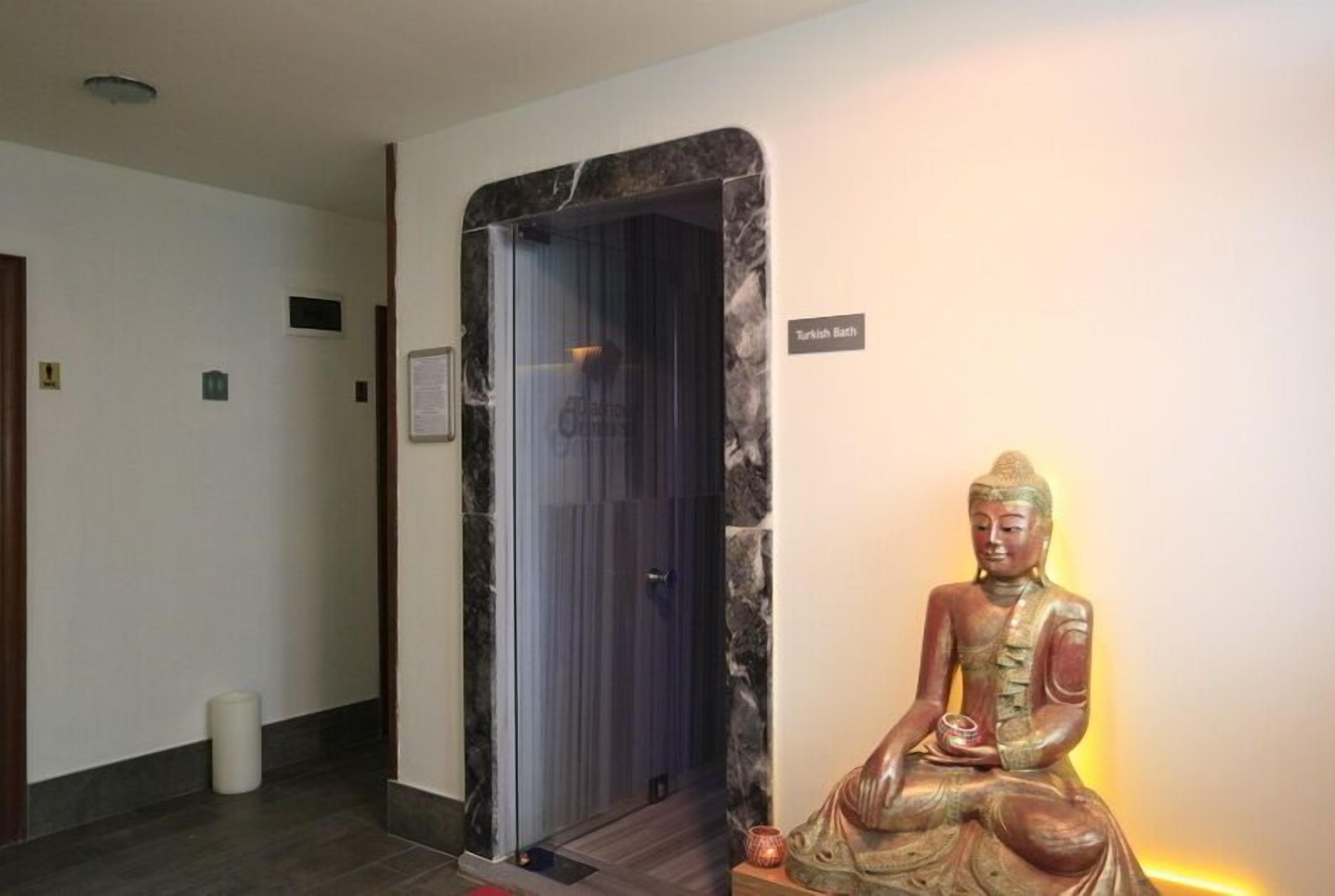 sauna, hot tub, steam room, turkish bath/hammam, 3 treatment rooms