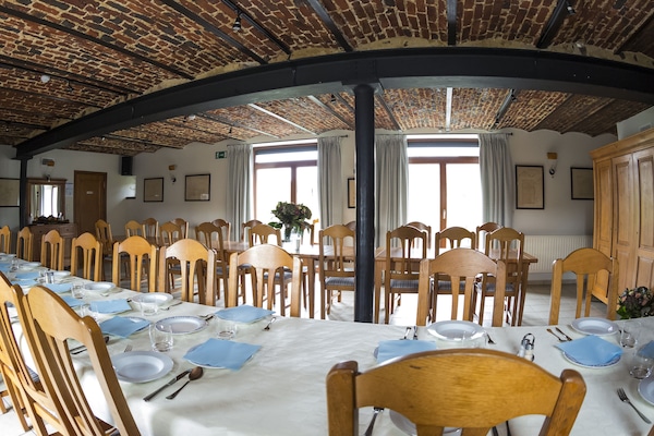 Daily continental breakfast (EUR 15 per person)