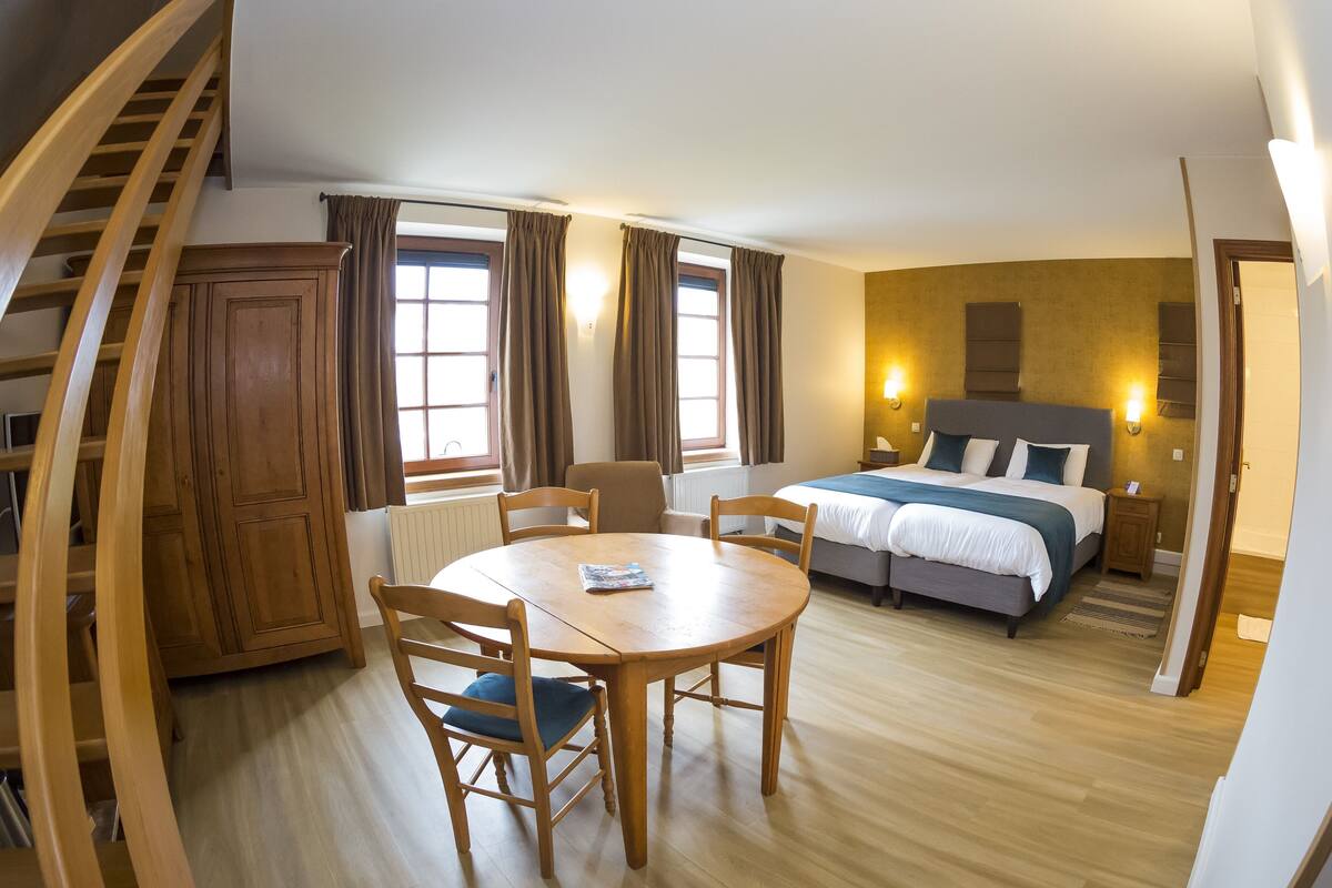 Habitación familiar | Escritorio, wifi gratis, ropa de cama