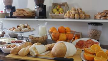 Esmorzar diari continental (3.30 EUR per persona)