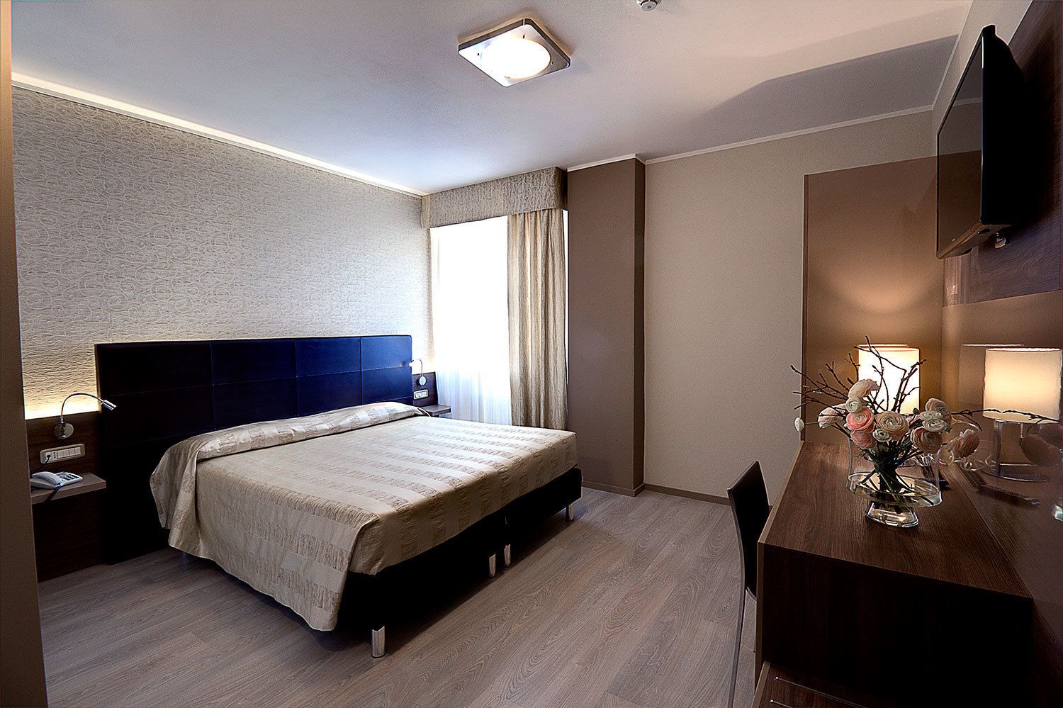 1 bedroom, in-room safe, desk, free cots/infant beds