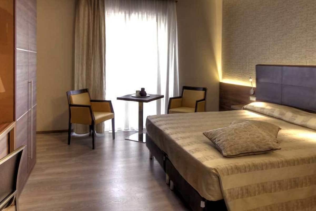 1 bedroom, in-room safe, desk, free cots/infant beds