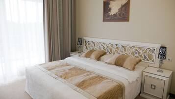Standard Double or Twin Room | In-room safe, desk, iron/ironing board, free cribs/infant beds