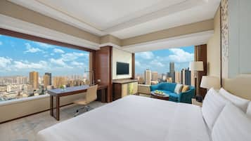 Executive Suite, 1 King Bed | 1 bedroom, down comforters, minibar, in-room safe