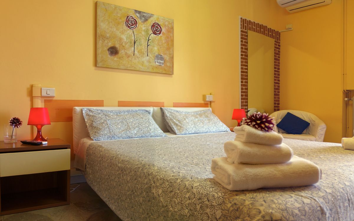 Dobbelt- eller tomannsrom – standard | Skrivebord, wi-fi (inkludert) og sengetøy