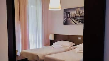 Standard-Doppelzimmer | Schreibtisch, Babybetten, Zustellbetten, kostenloses WLAN