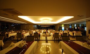 Breakfast, lunch and dinner served - Pasabey Hotel (Marmaris)