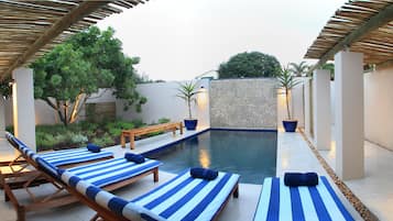 Outdoor pool, pool loungers