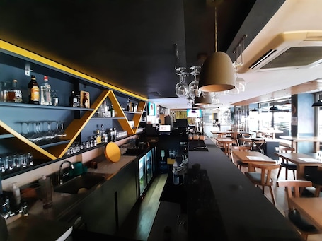 供应早餐、午餐和晚餐,土耳其菜