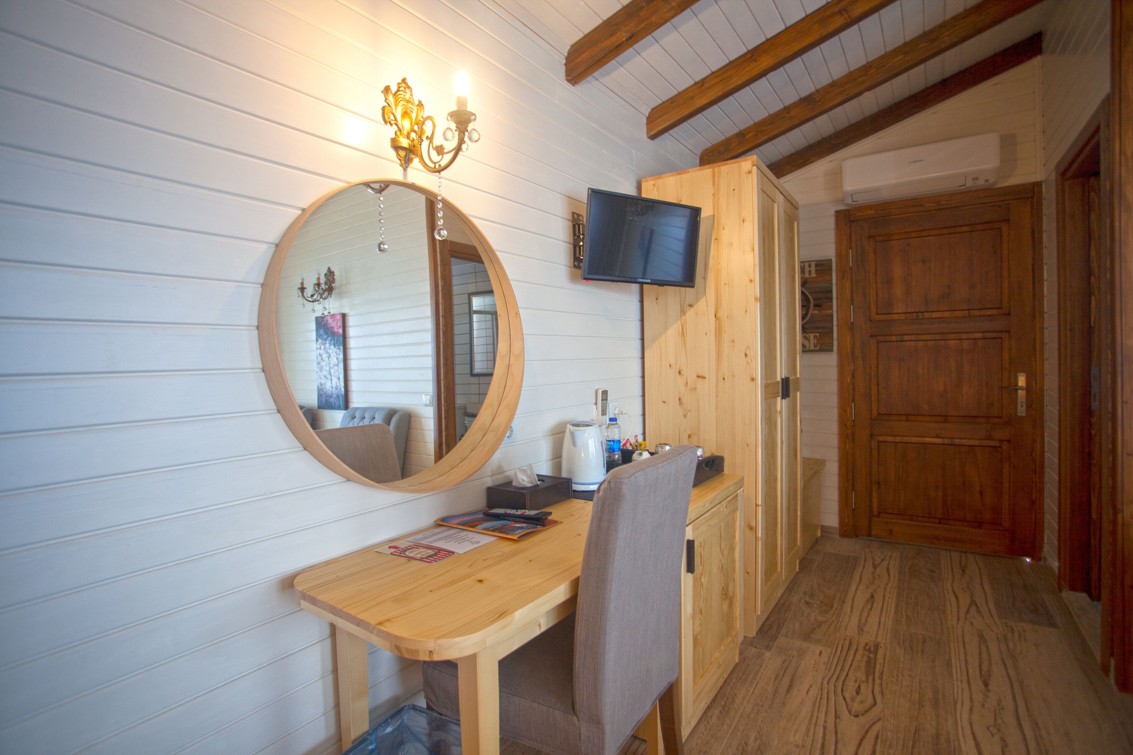 deluxe bungalow | 1 bedroom, minibar, desk, laptop workspace