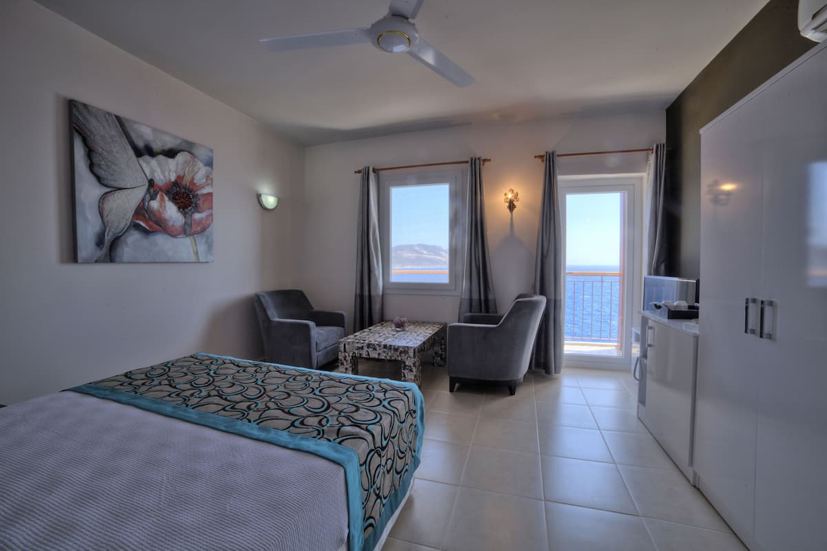 Deluxe Room | Minibar, desk, laptop workspace, WiFi (free)