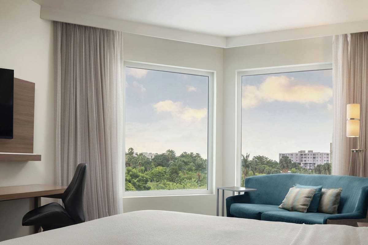 room, 1 king bed, non smoking | pillow-top beds, in-room safe, desk, iron/ironing board