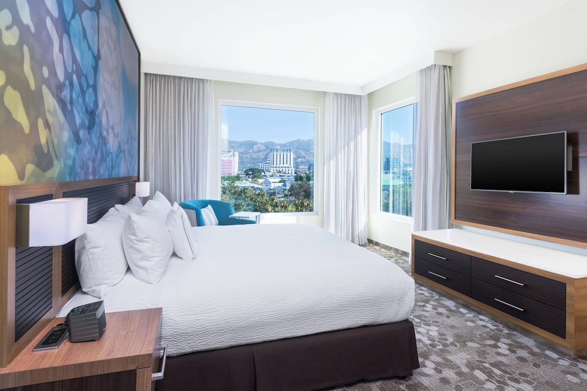 suite, 1 bedroom, non smoking | pillow-top beds, in-room safe, desk, iron/ironing board