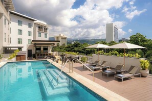 Outdoor pool - Courtyard by Marriott Kingston, Jamaica (Kingston)