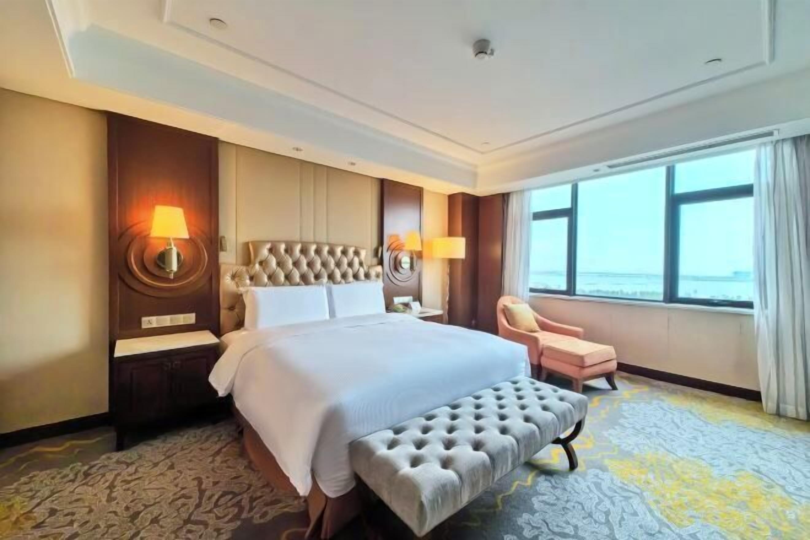 Ropa de cama de alta calidad y minibar 