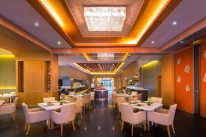3 restaurants, lunch, dinner served; Chinese cuisine