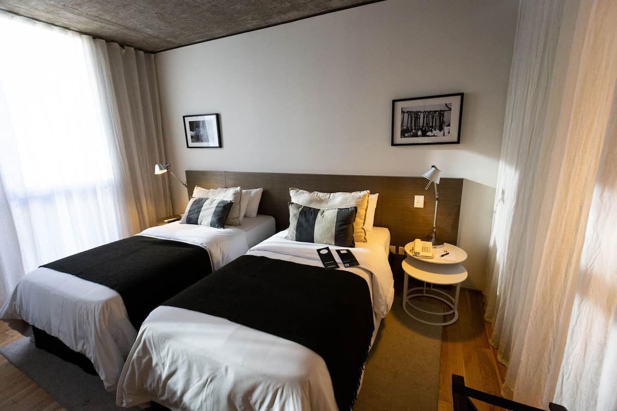 1 bedroom, premium bedding, down comforters, minibar