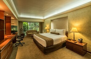 Presidential Suite, 1 King Bed, Non Smoking | In-room safe, desk, iron/ironing board, free WiFi - Wyndham Garden Guadalajara Expo (Zapopan)