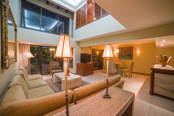 Presidential Suite, 1 King Bed, Non Smoking | Living area