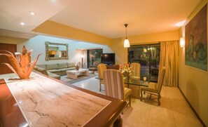 Presidential Suite, 1 King Bed, Non Smoking | In-room dining