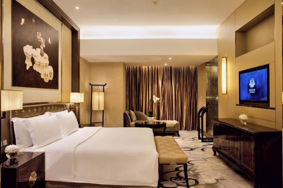 Minibar, in-room safe, desk, blackout drapes