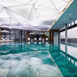 Piscine couverte, piscine extérieure